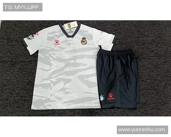 卡尔美足球星耀白彩蓝限量版球衣带来全新运动时尚体验